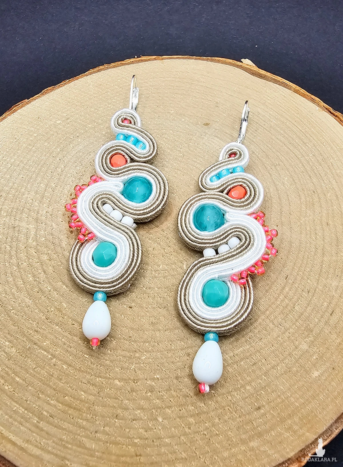 Biało kolorowe kolczyki sutasz z jadeitem